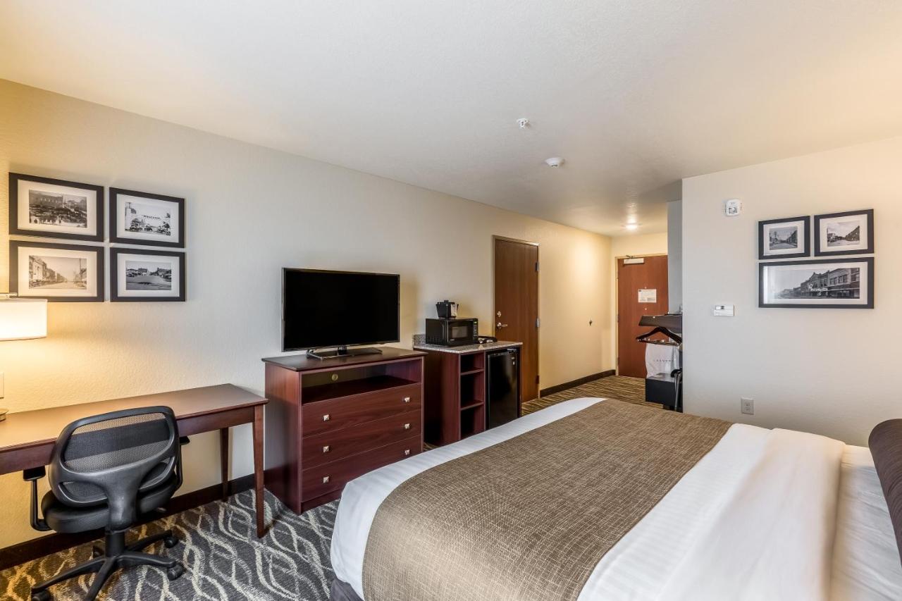 King Room - Disability Access at Cobblestone Hotel & Suites – Stevens Point