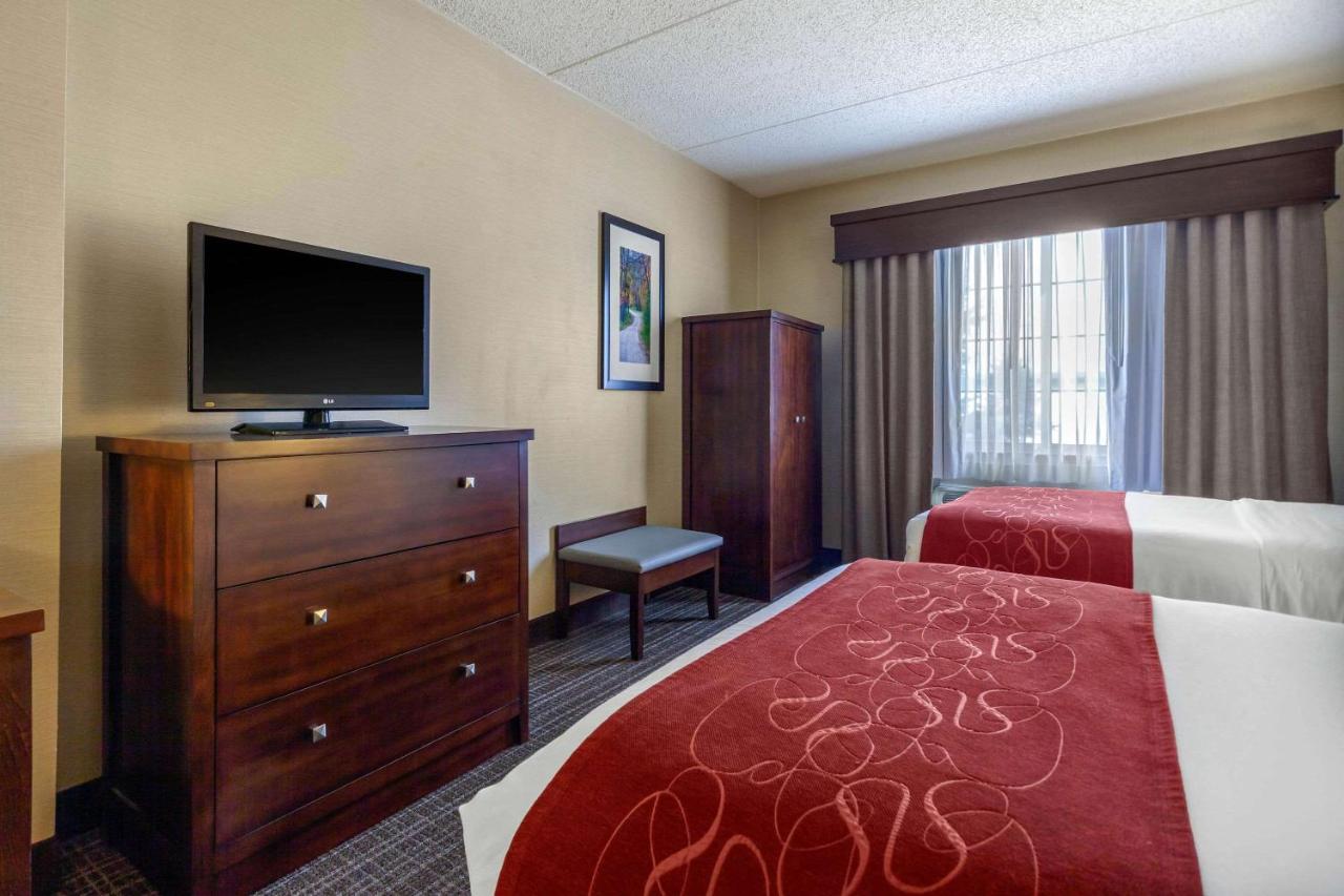 Queen Suite with Two Queen Beds and Tub - Accessible/Non-Smoking at Comfort Suites Green Bay West