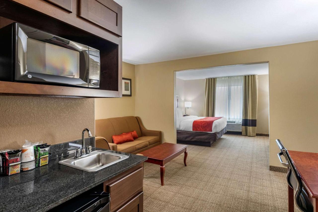 King Suite - Non-Smoking at Comfort Suites Ennis