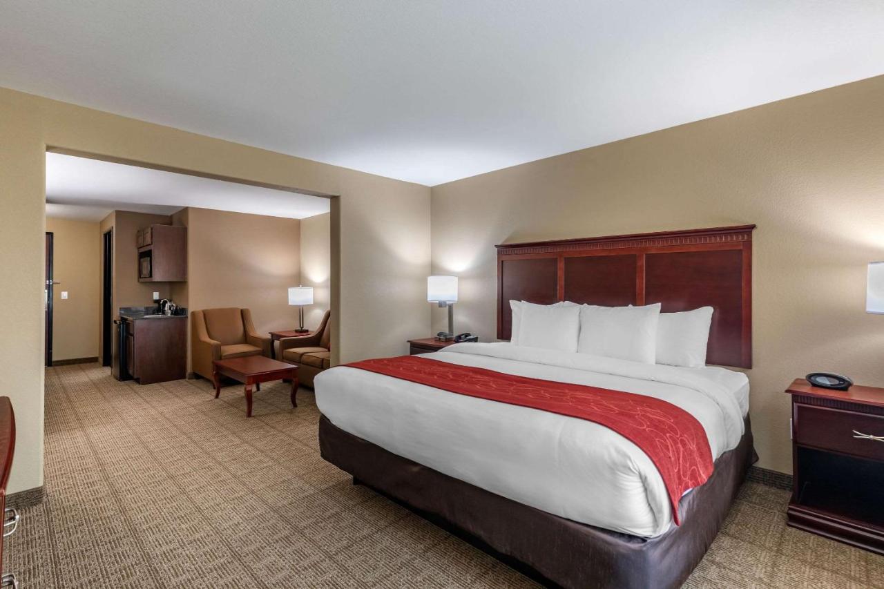 King Suite - Non-Smoking at Comfort Suites Ennis