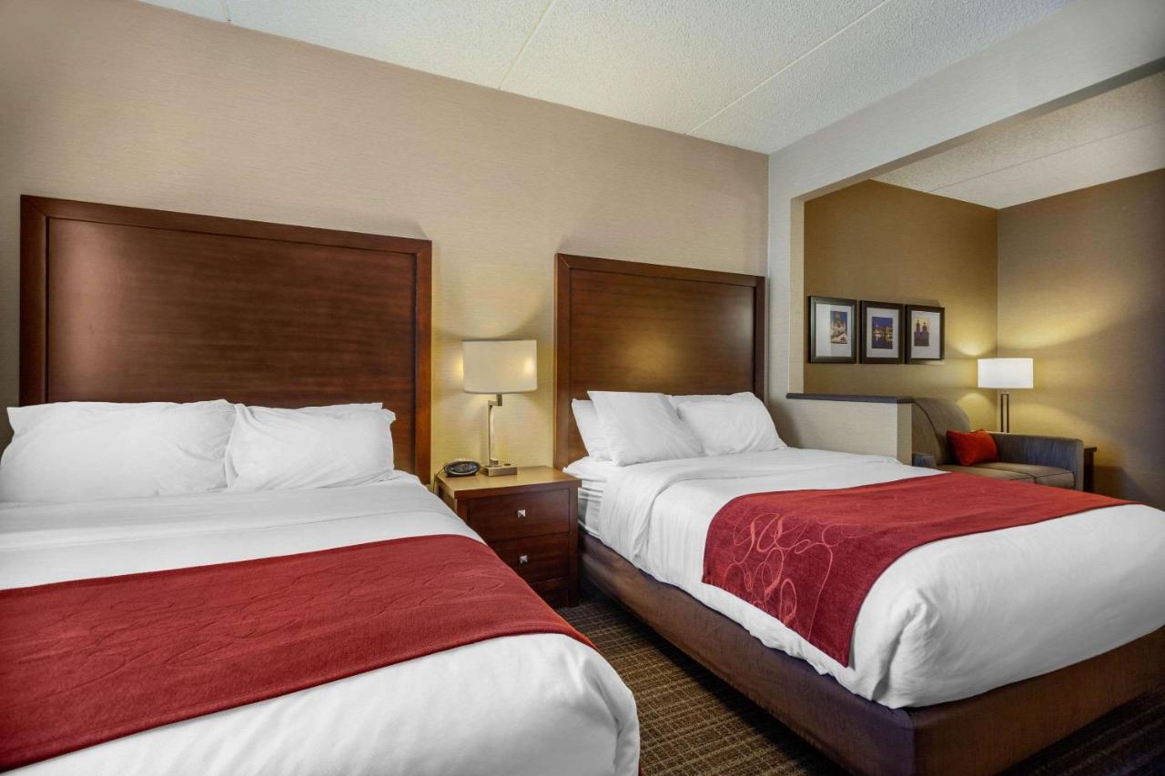 Queen Suite with Two Queen Beds and Tub - Accessible/Non-Smoking at Comfort Suites Green Bay West