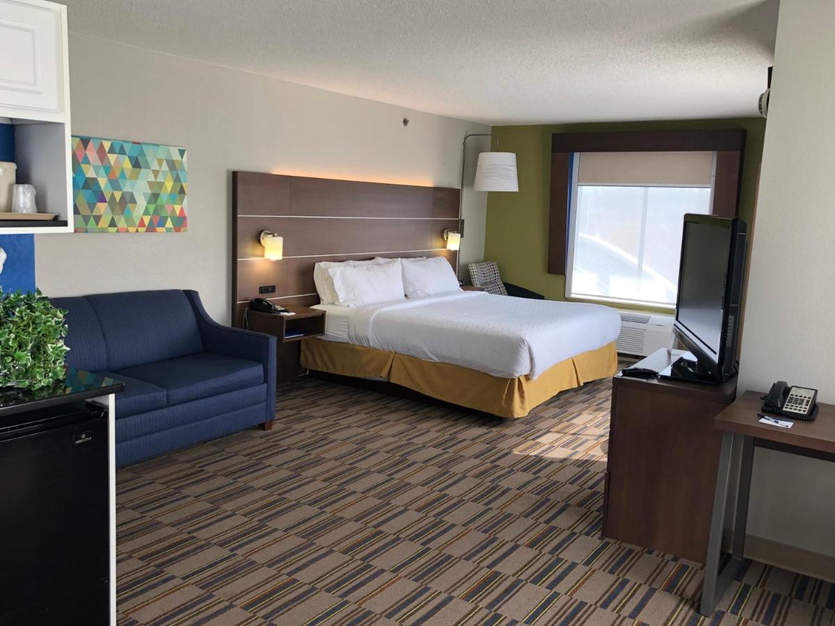 Executive King Room - Non-Smoking at Holiday Inn Express & Suites Quakertown - Allentown Area by IHG