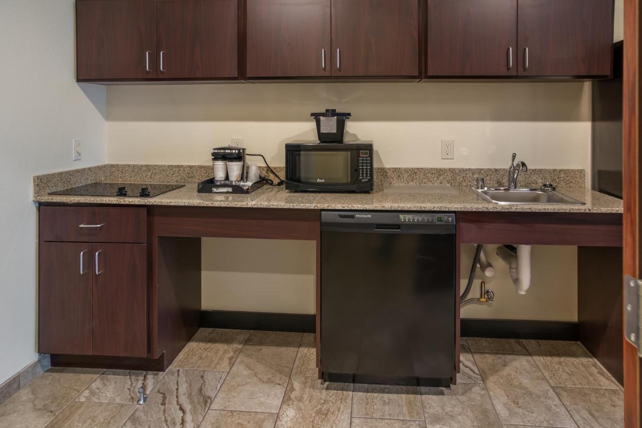 Family Room - Disability Access at Cobblestone Inn & Suites - Ashland