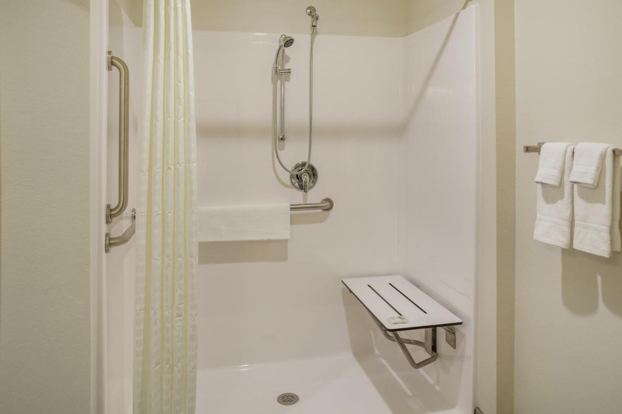 Family Room - Disability Access at Cobblestone Inn & Suites - Ashland