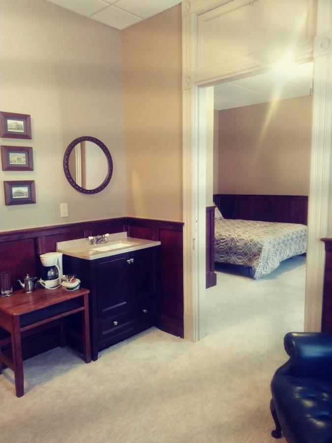 | Hotel Crittenden