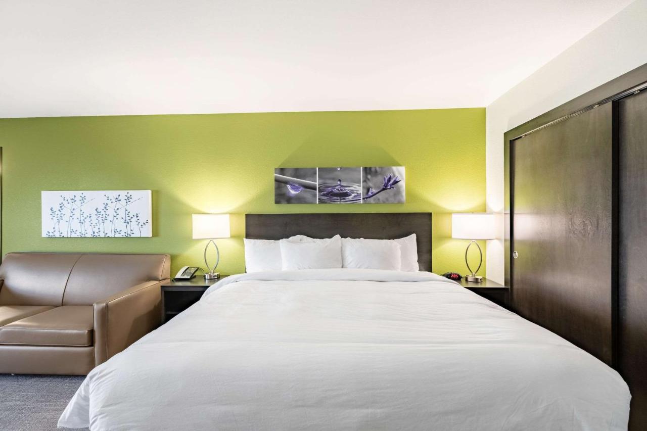 King Suite with Hot Tub - Non-Smoking at Sleep Inn & Suites Mt. Hope near Auction & Event Center