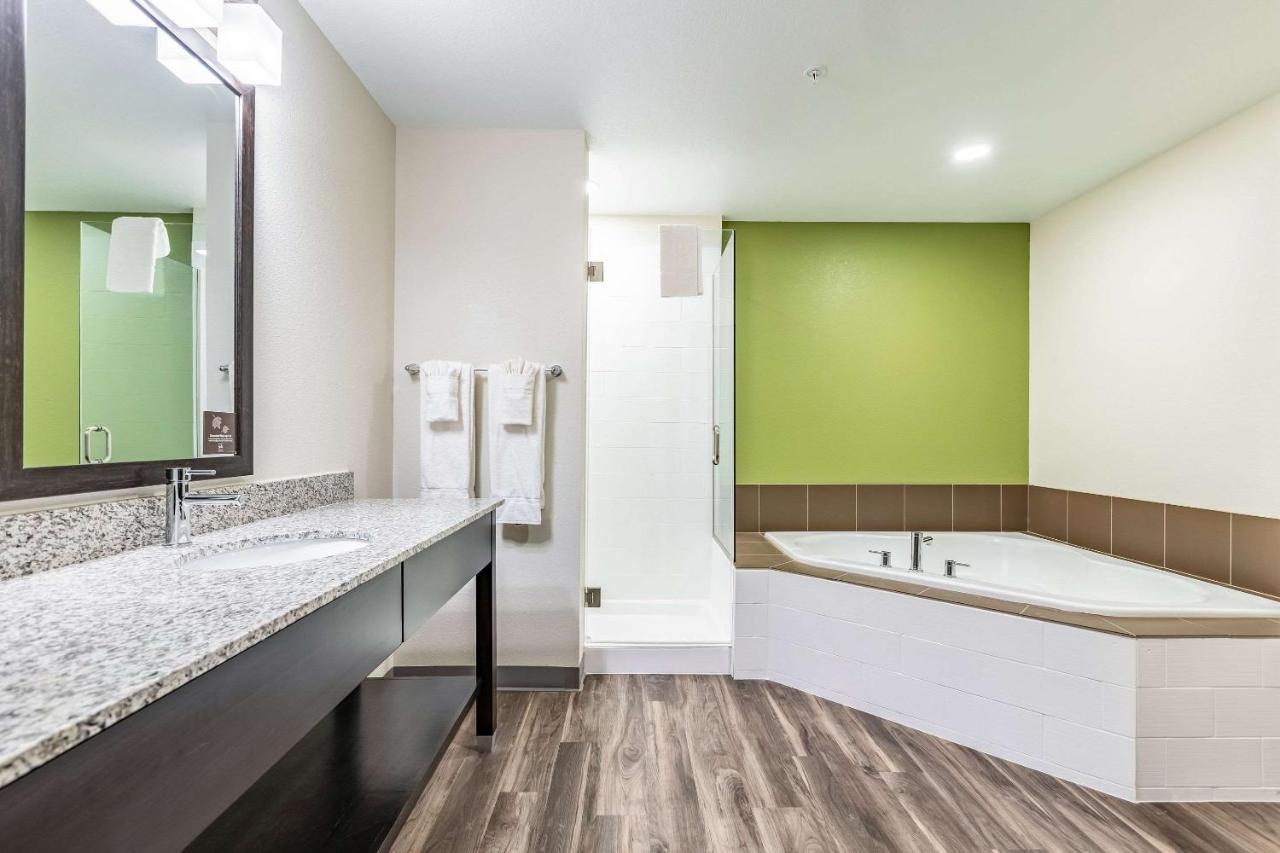 King Suite with Hot Tub - Non-Smoking at Sleep Inn & Suites Mt. Hope near Auction & Event Center