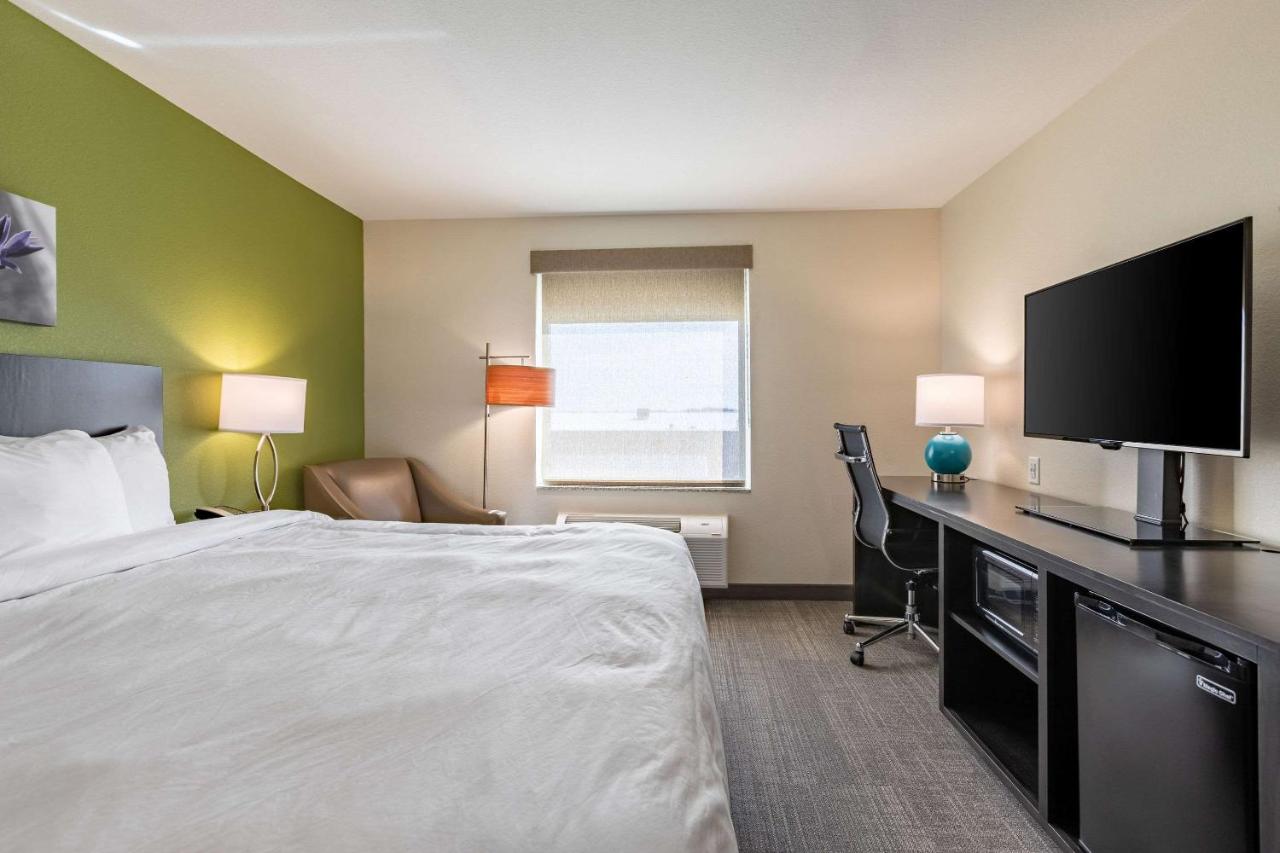 King Room - Non-Smoking at Sleep Inn & Suites Mt. Hope near Auction & Event Center