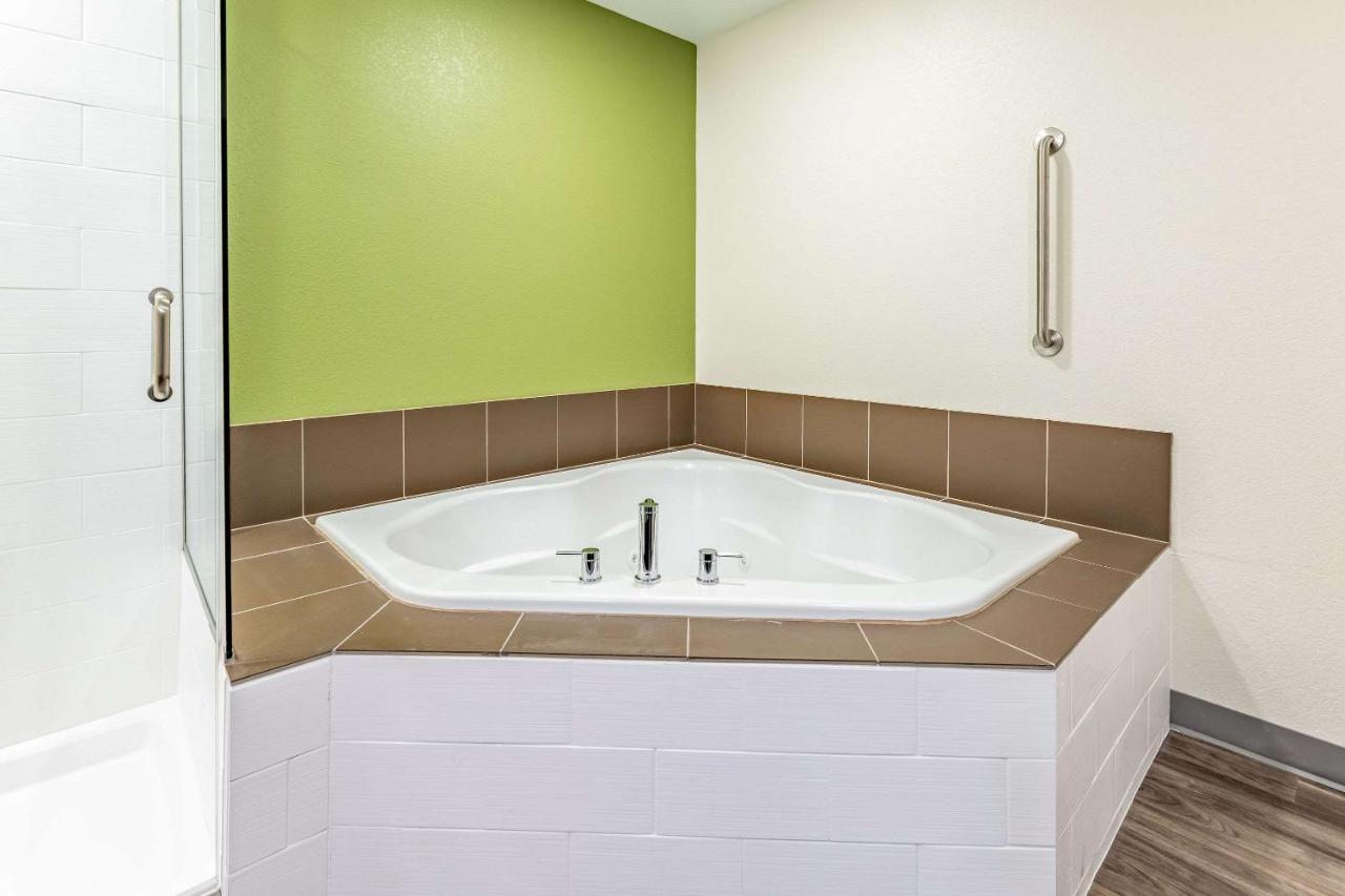 King Suite with Hot Tub - Non-Smoking at Sleep Inn & Suites Mt. Hope near Auction & Event Center
