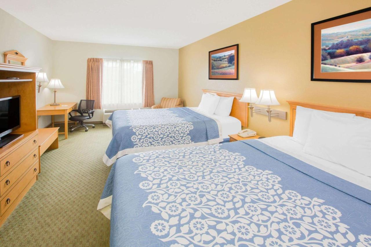 Deluxe Double Room with Two Double Beds - Non-Smoking at Days Inn by Wyndham Hattiesburg MS