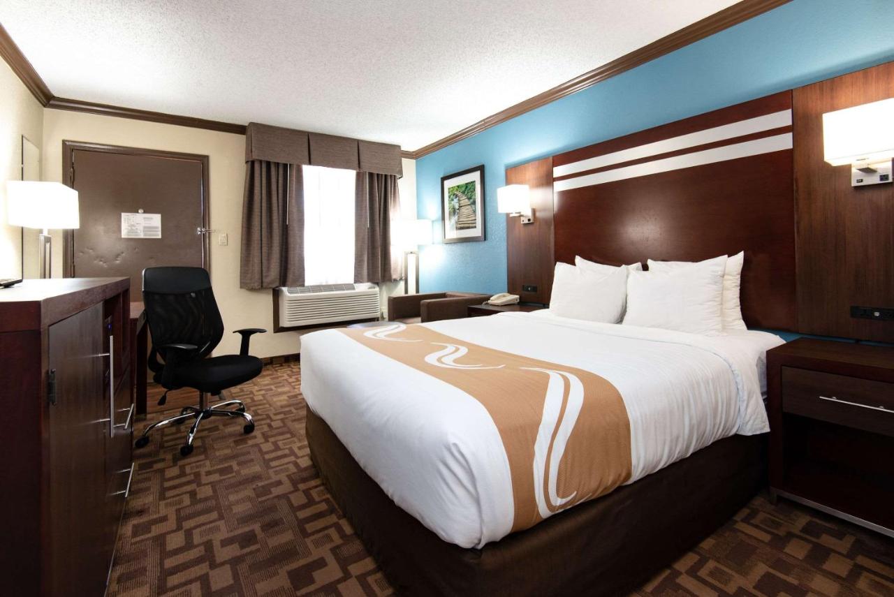 King Room - Non-Smoking at Quality Inn & Suites Quakertown - Allentown