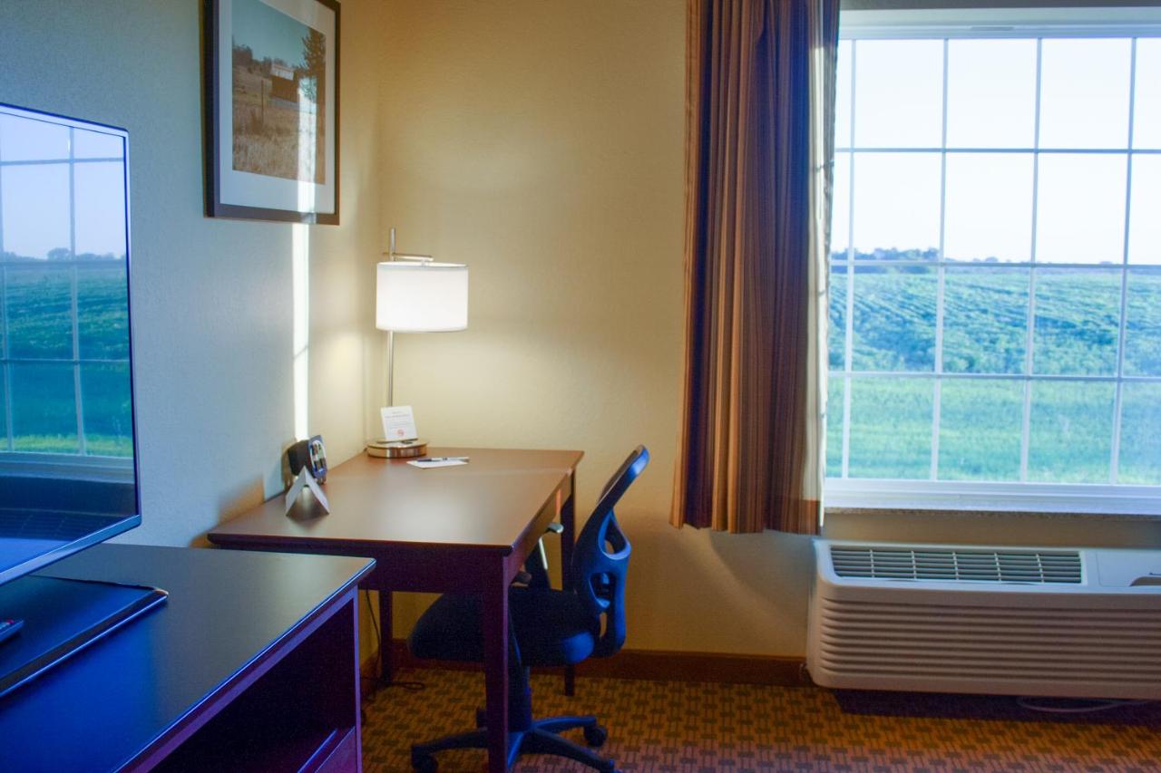 Family Room - Disability Access at Cobblestone Inn & Suites - Winterset, IA