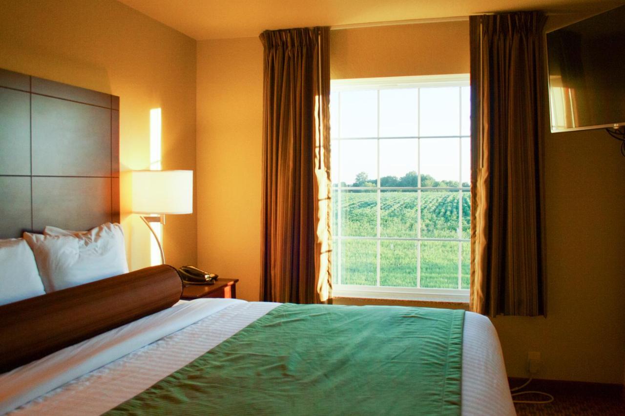 Family Room - Disability Access at Cobblestone Inn & Suites - Winterset, IA