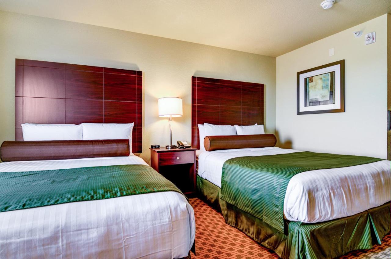 Queen Room - Disability Access at Cobblestone Inn & Suites - Winterset, IA