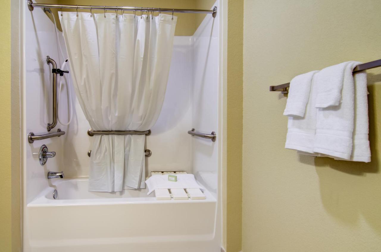 Queen Room - Disability Access at Cobblestone Inn & Suites - Winterset, IA