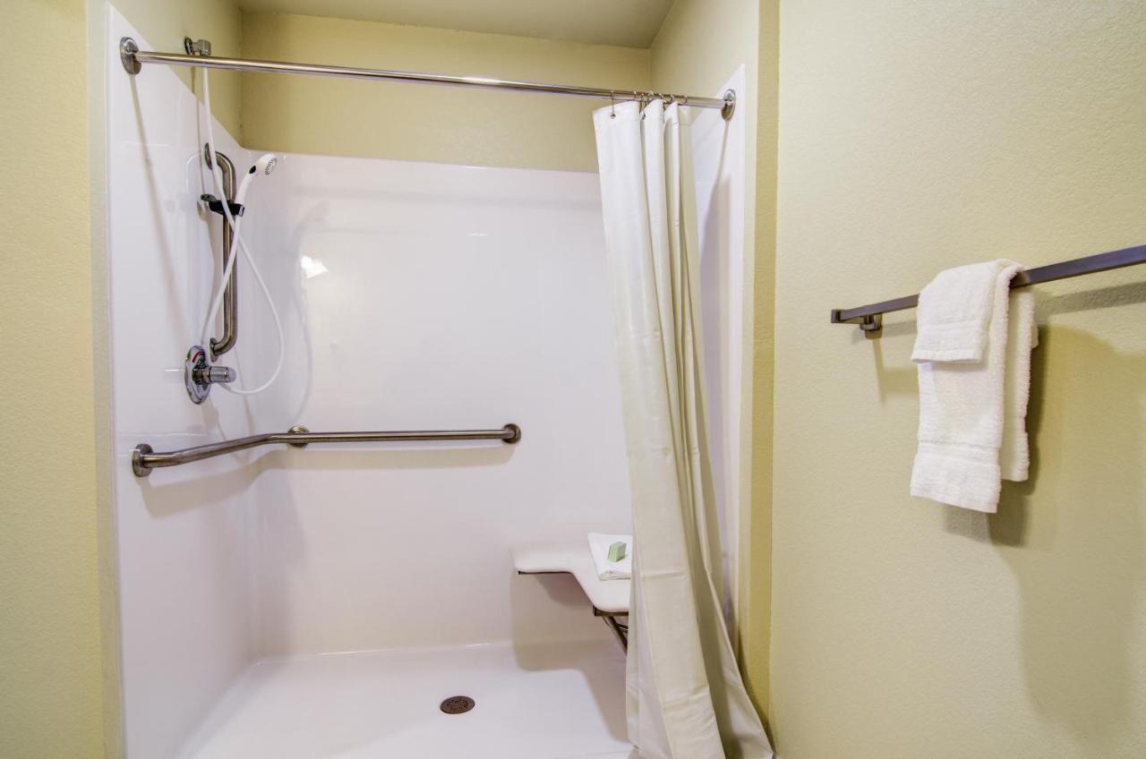 Family Room - Disability Access at Cobblestone Inn & Suites - Winterset, IA