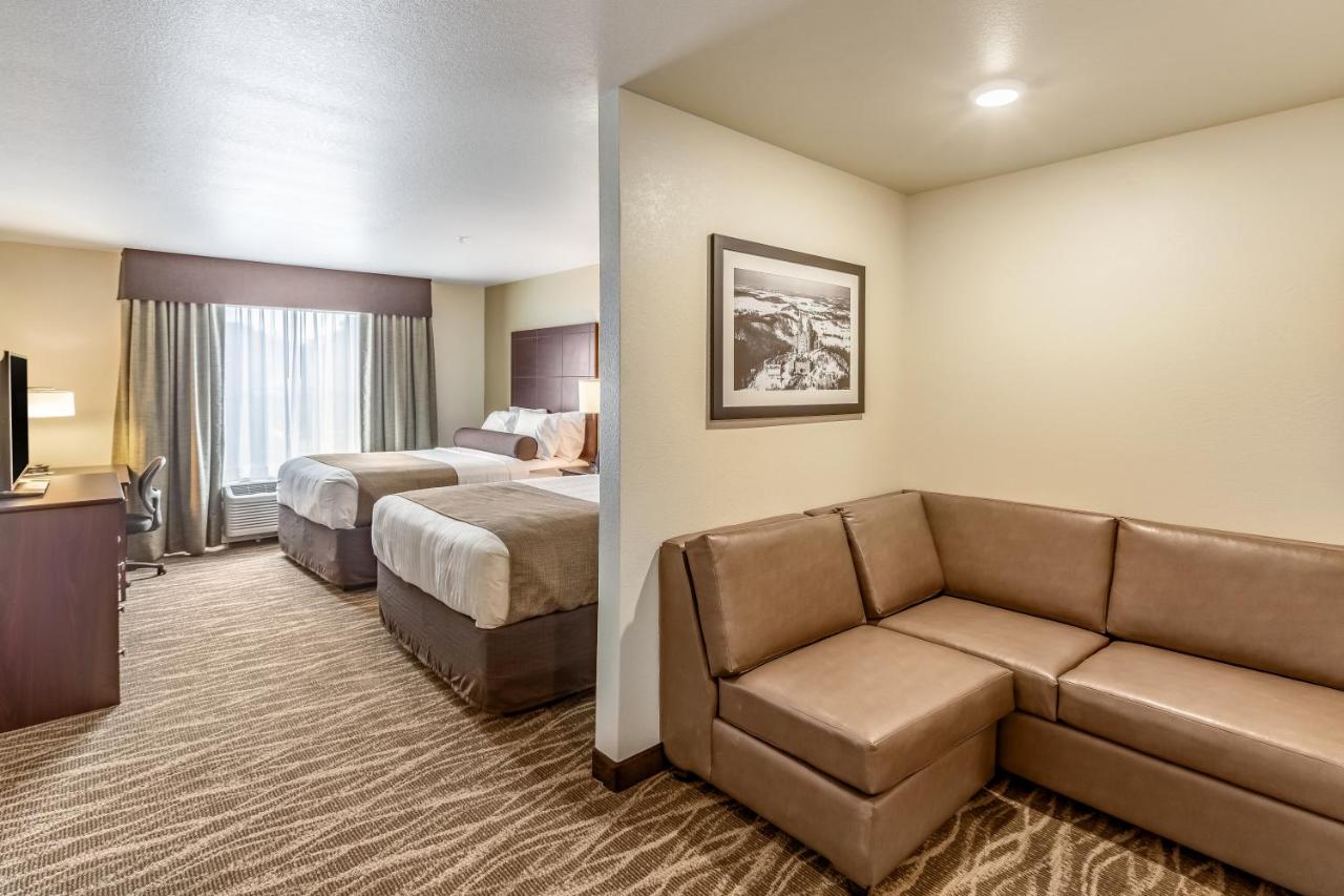 Two Queen Studio at Cobblestone Inn & Suites at UW Stout Downtown Menomonie