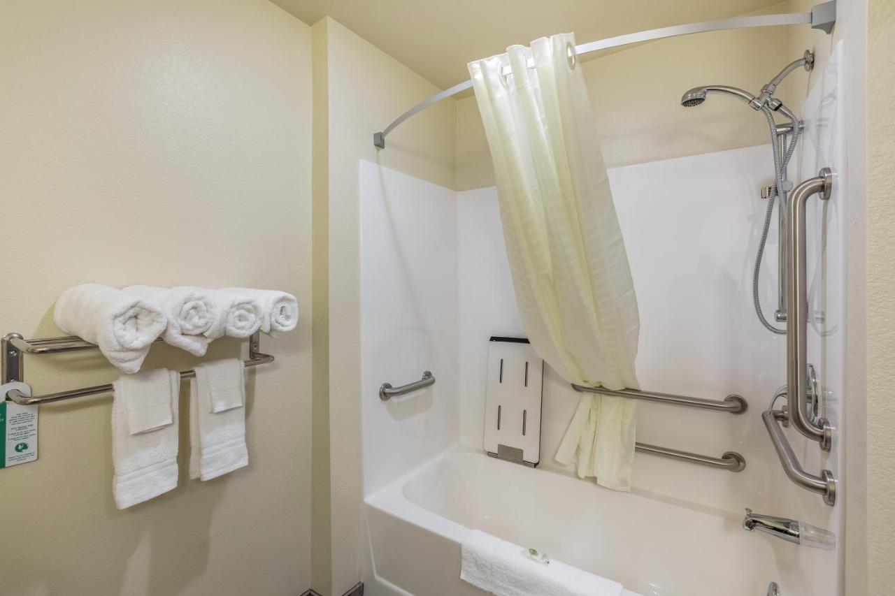 Queen Room - Disability Access at Cobblestone Inn & Suites at UW Stout Downtown Menomonie