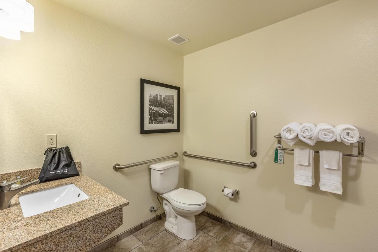 Queen Room - Disability Access at Cobblestone Inn & Suites at UW Stout Downtown Menomonie