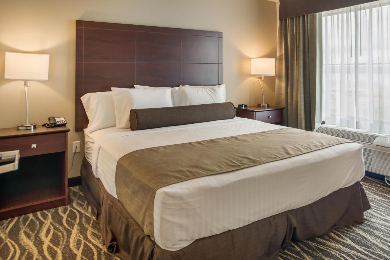 Family Room - Disability Access at Cobblestone Inn & Suites at UW Stout Downtown Menomonie