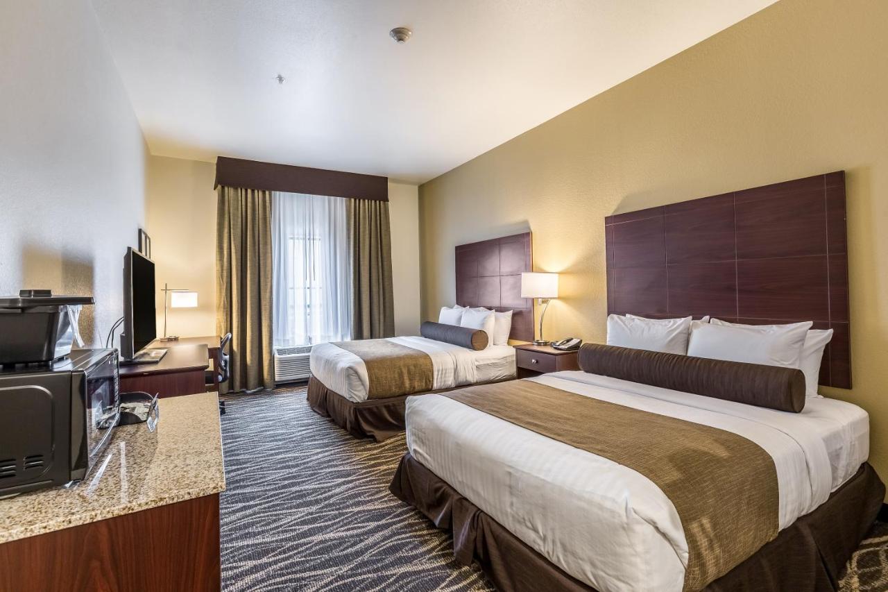 Queen Room - Disability Access at Cobblestone Inn & Suites at UW Stout Downtown Menomonie
