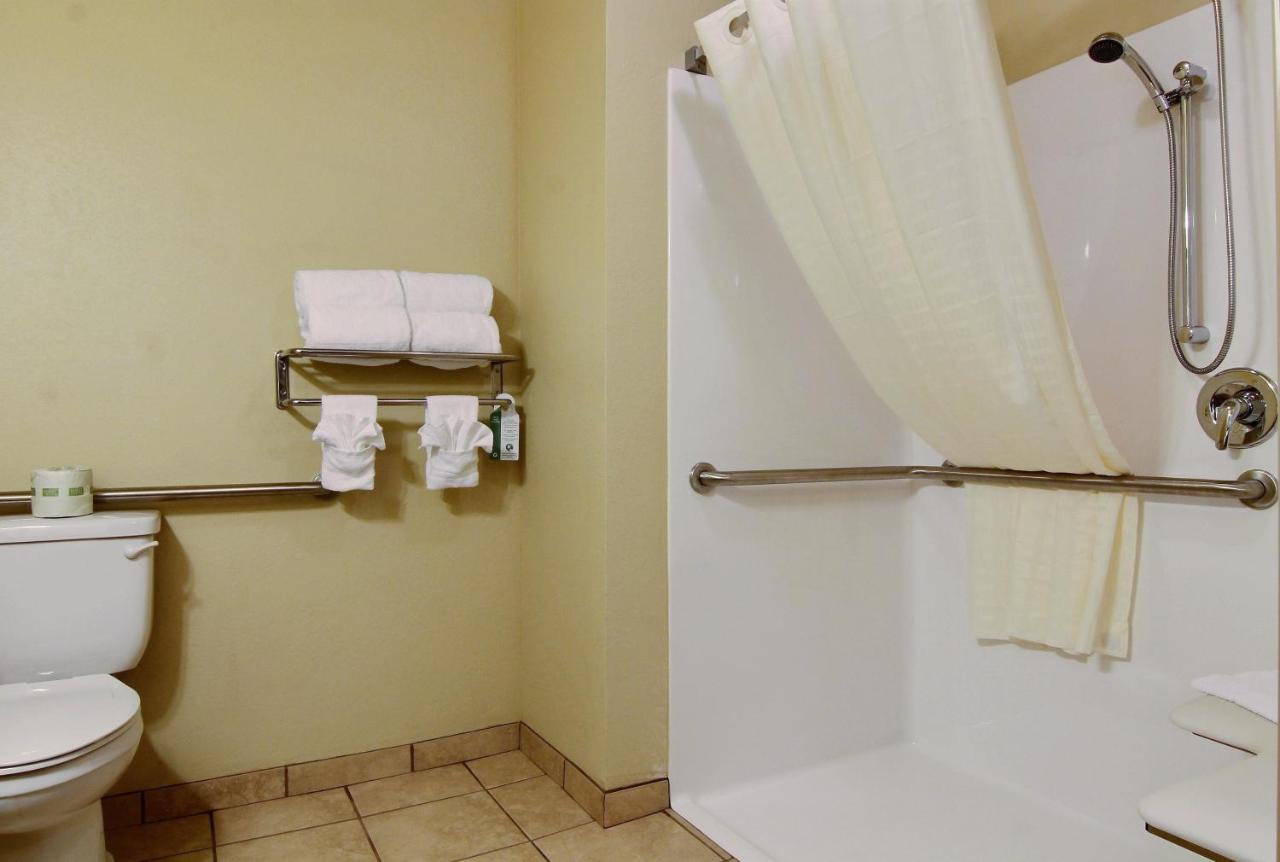 Family Room - Disability Access at Cobblestone Inn & Suites - Kersey