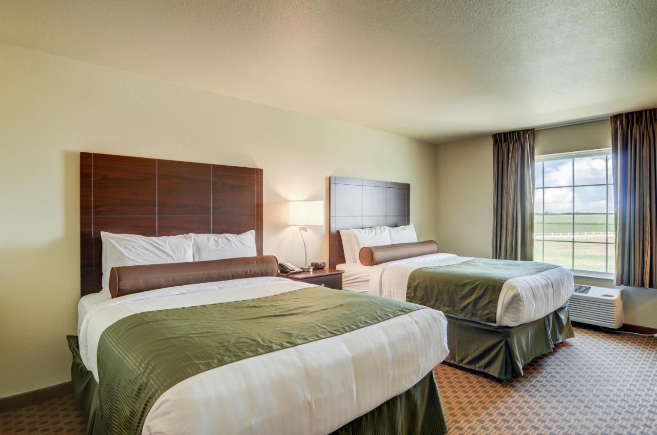 Deluxe Queen Room at Cobblestone Inn & Suites - Kersey