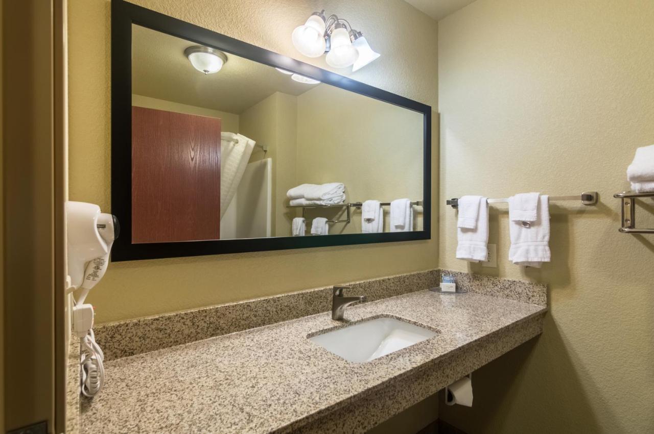 Deluxe King Room at Cobblestone Inn & Suites - Lakin