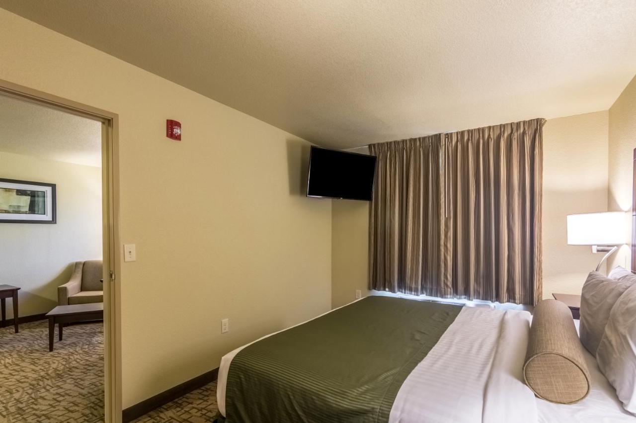 Family Suite - Disability Accessible at Cobblestone Inn & Suites - Lakin