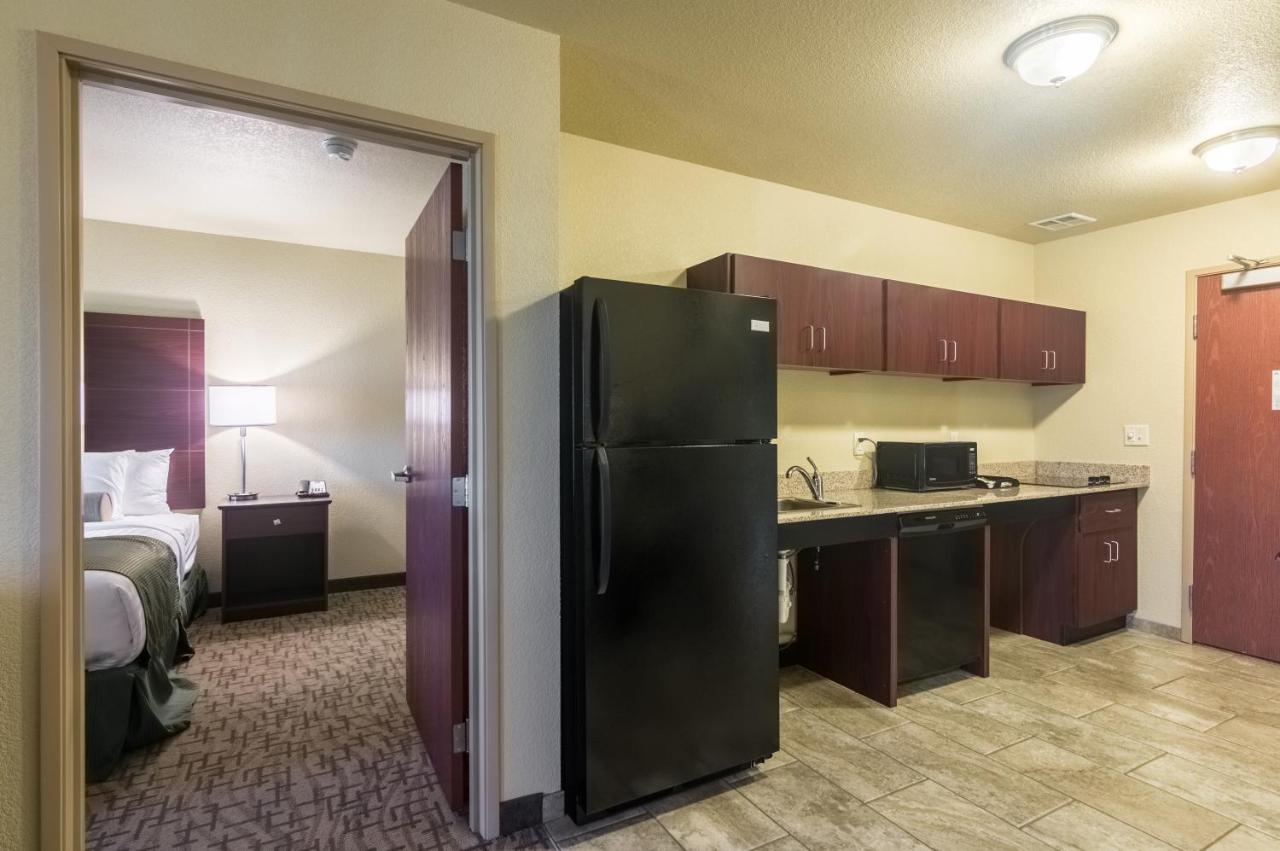 Family Suite - Disability Accessible at Cobblestone Inn & Suites - Lakin