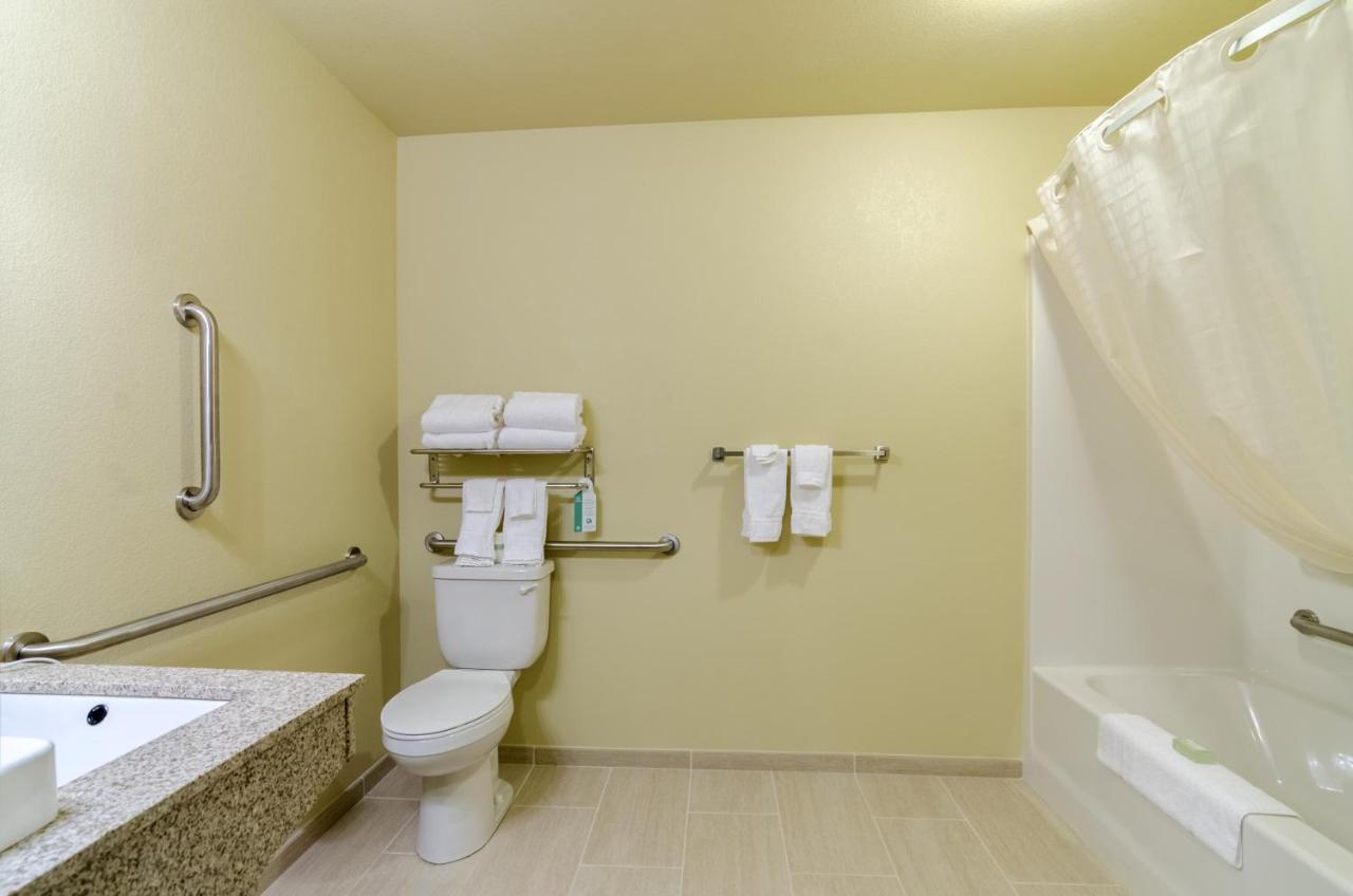 King Room - Disability Access at Cobblestone Inn & Suites - Lakin