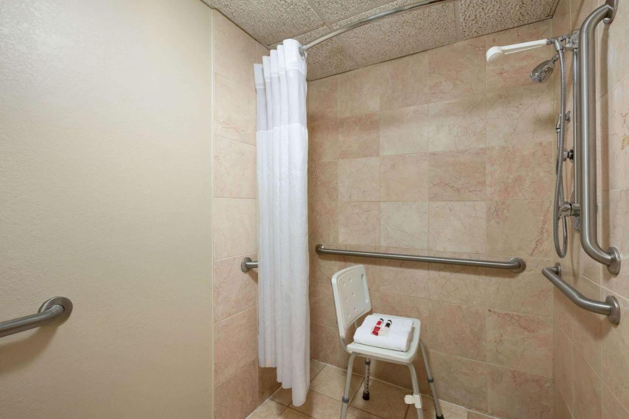 King Room with Roll-in Shower - Non-Smoking at Baymont by Wyndham Mandan Bismarck Area