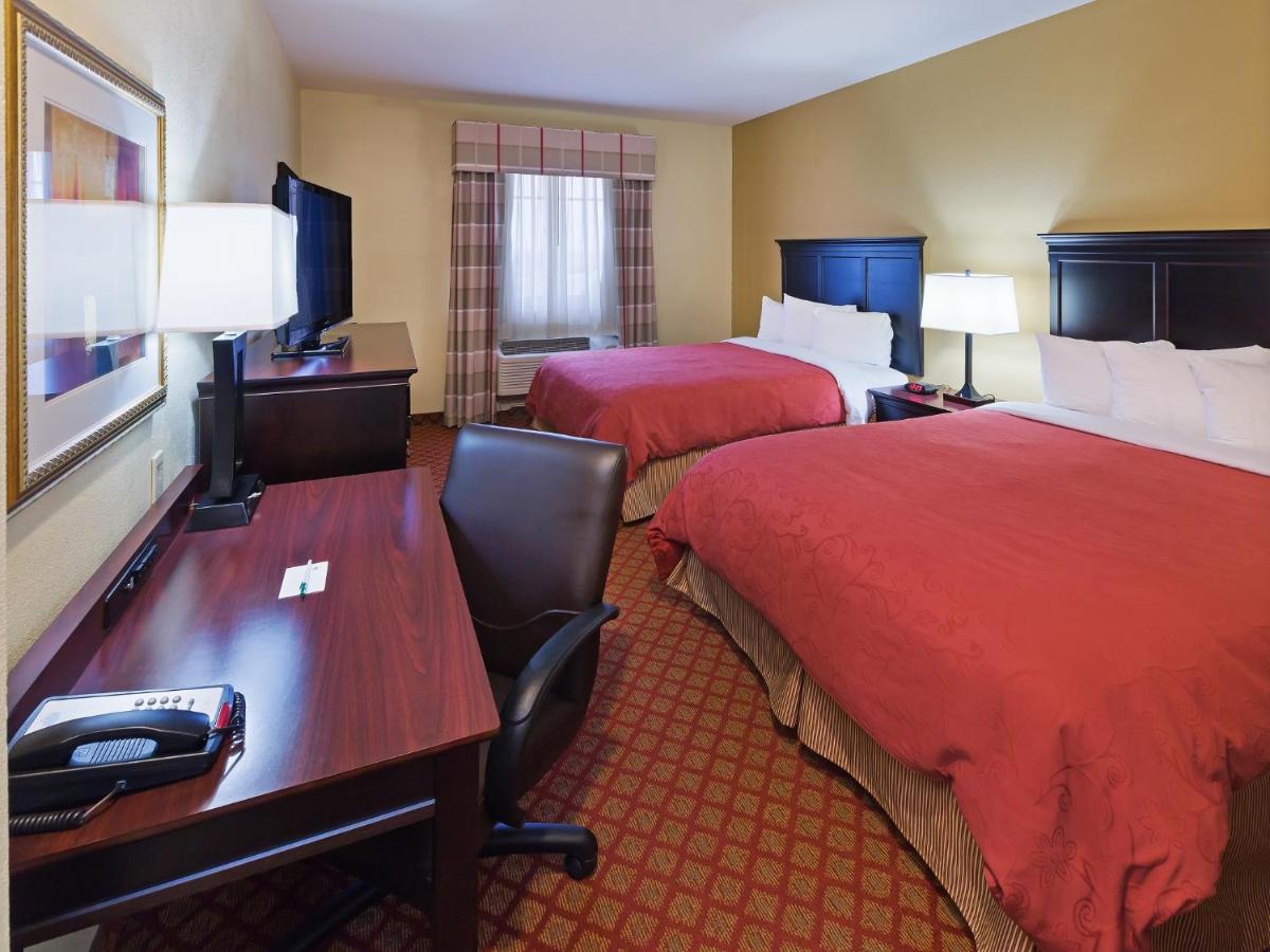 Queen Room with Two Queen Beds at Country Inn & Suites by Radisson, Oklahoma City at Northwest Expressway, OK