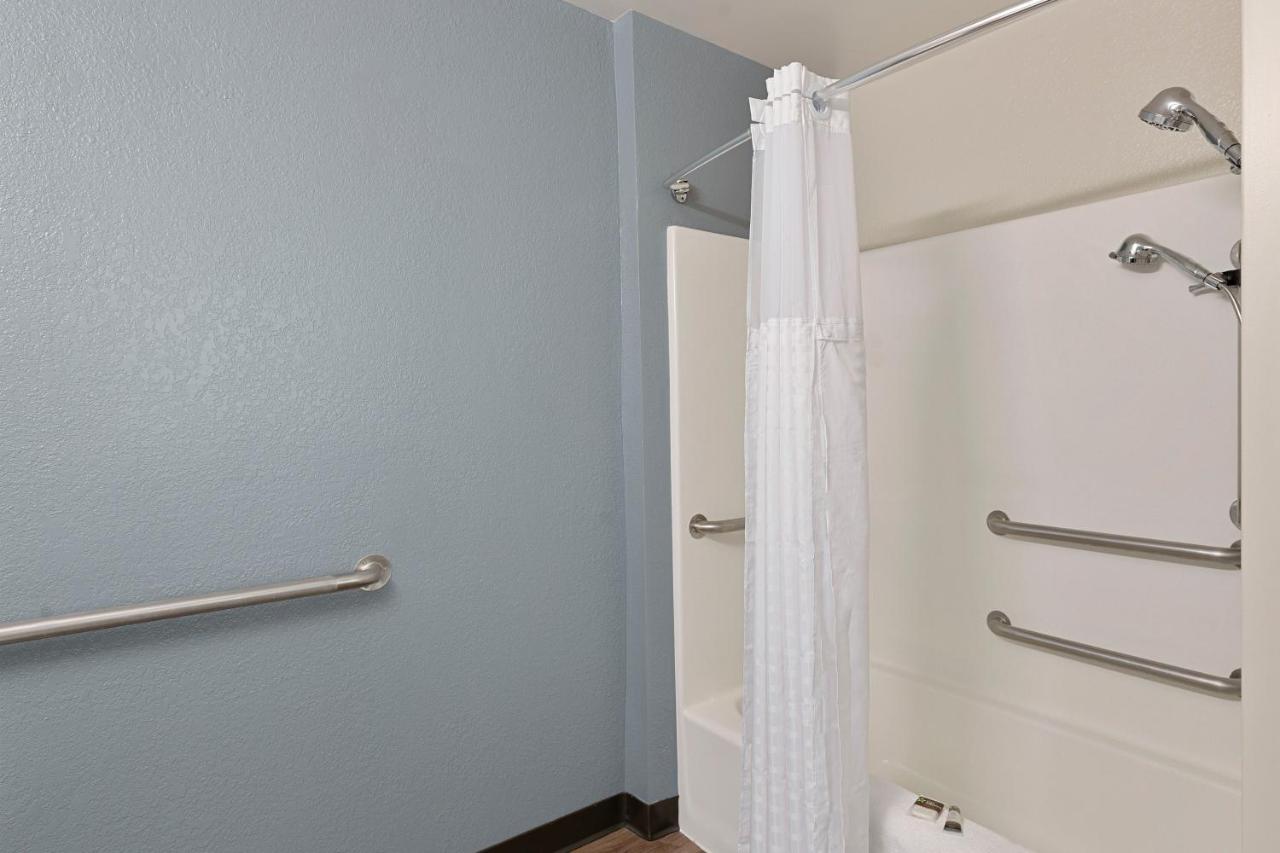 Queen studio with 1 Queen Bed - Disability Access/Non-Smoking at Extended Stay America Select Suites - Charlotte - Tyvola Rd.