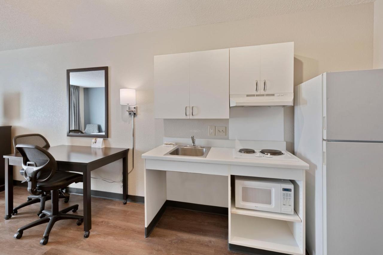 Queen studio with 1 Queen Bed - Disability Access/Non-Smoking at Extended Stay America Select Suites - Charlotte - Tyvola Rd.