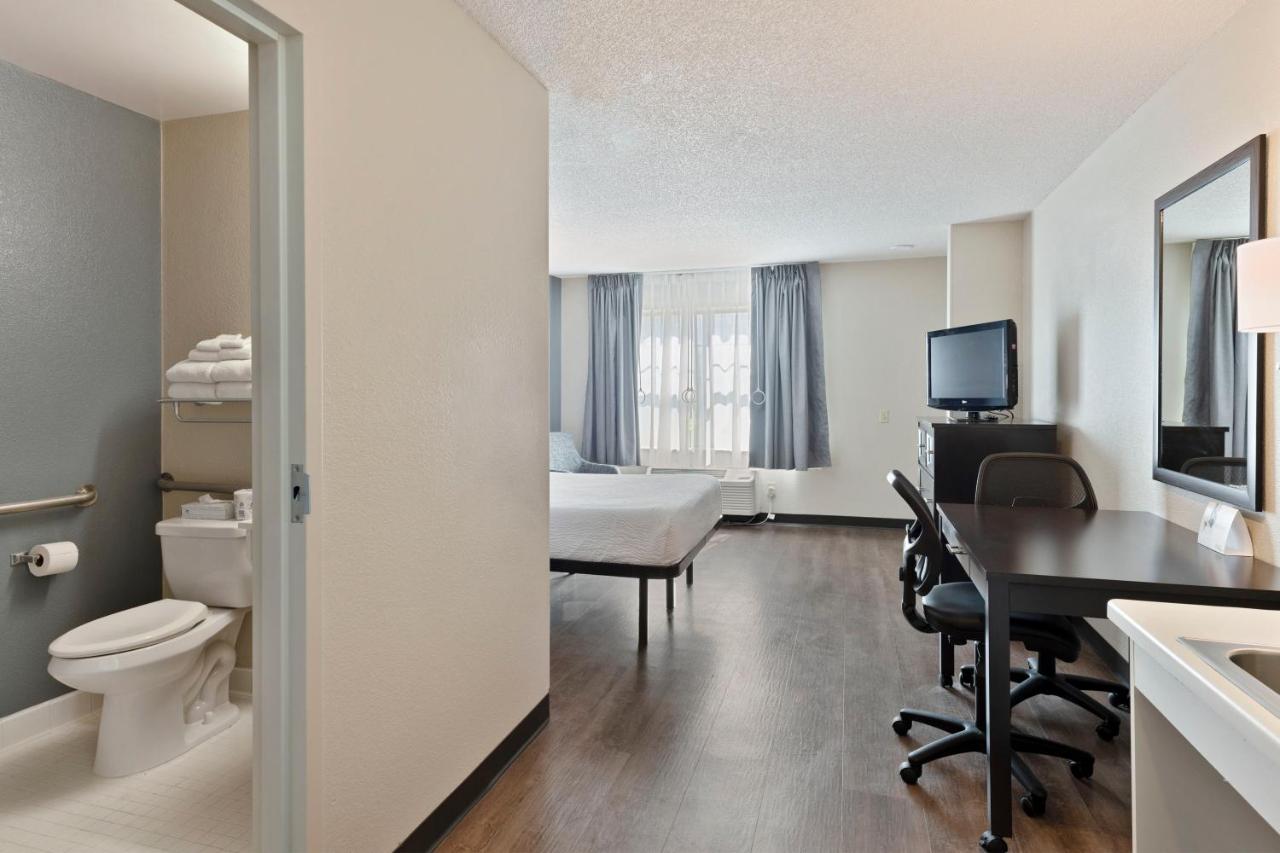 Queen studio with 1 Queen Bed - Disability Access/Non-Smoking at Extended Stay America Select Suites - Charlotte - Tyvola Rd.