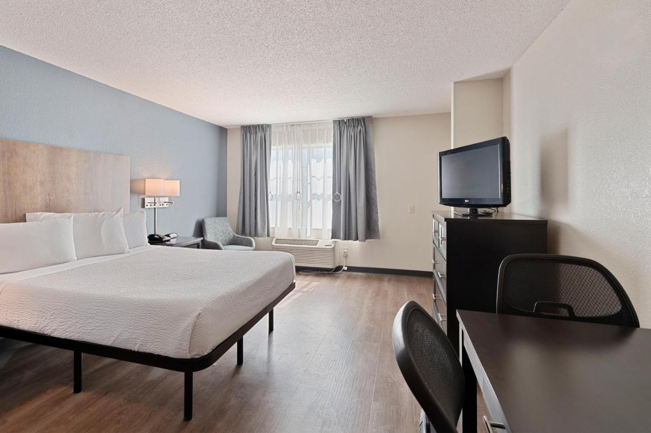 Queen studio with 1 Queen Bed - Disability Access/Non-Smoking at Extended Stay America Select Suites - Charlotte - Tyvola Rd.