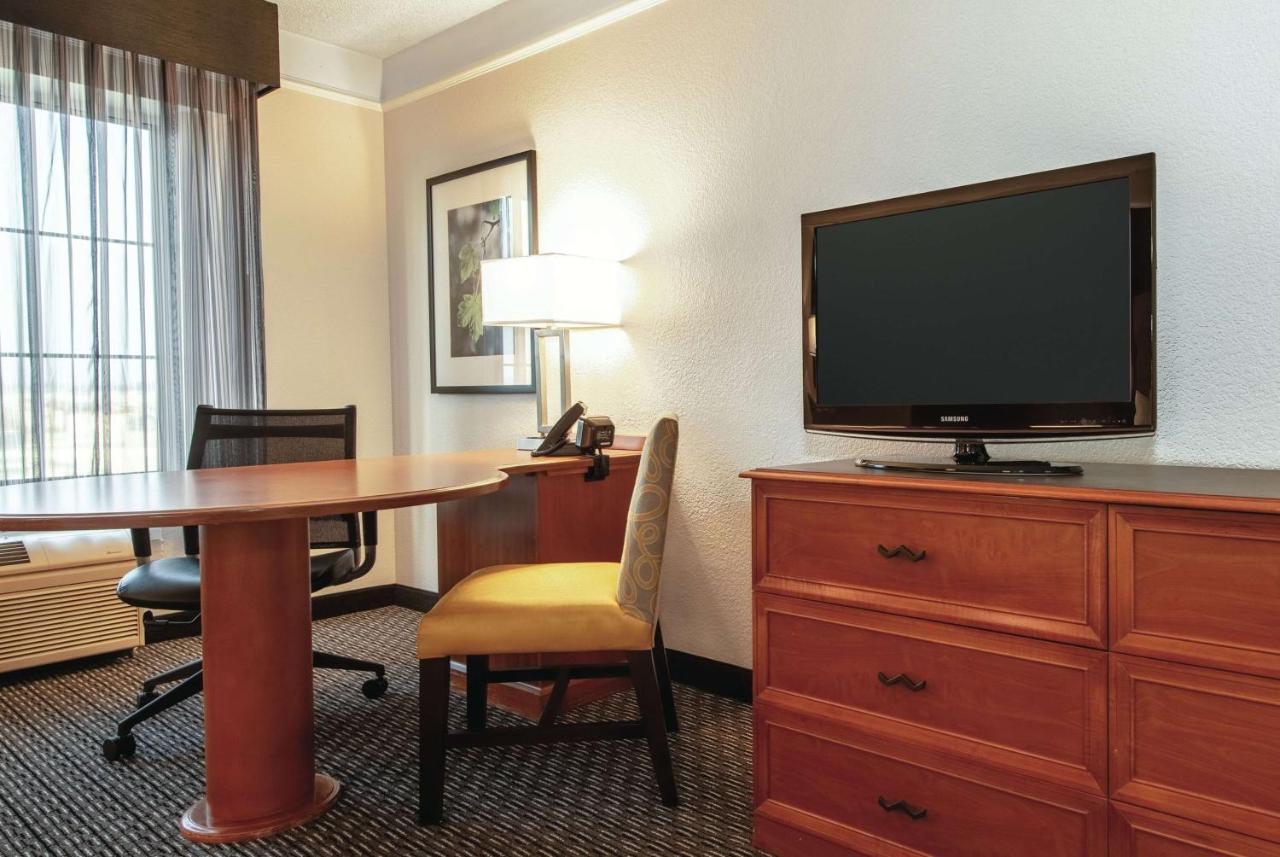Deluxe King Room at La Quinta Inn & Suites by Wyndham Ontario Airport
