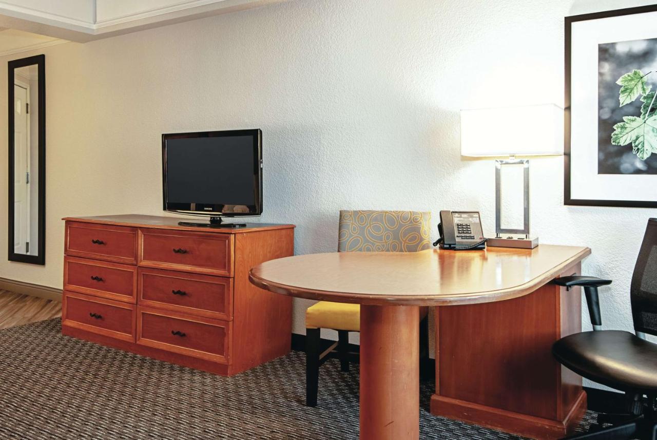 Deluxe King Room at La Quinta Inn & Suites by Wyndham Ontario Airport