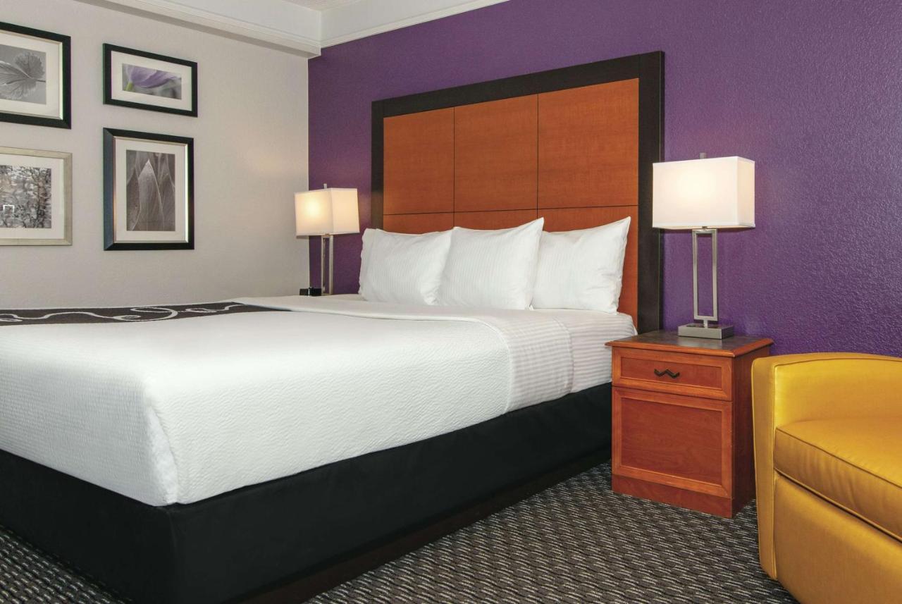 Deluxe King Room at La Quinta Inn & Suites by Wyndham Ontario Airport