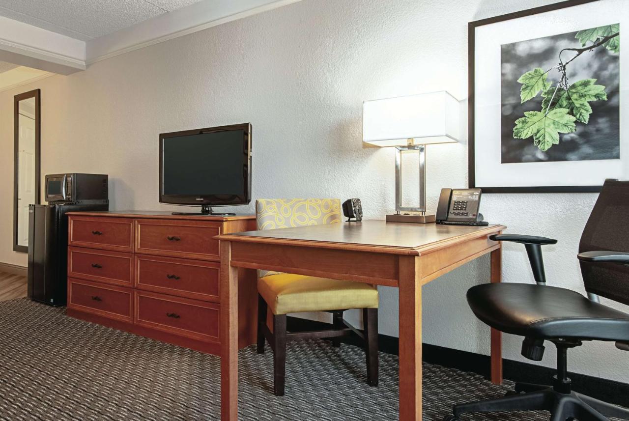 Deluxe Double Room with Two Double Beds at La Quinta Inn & Suites by Wyndham Ontario Airport