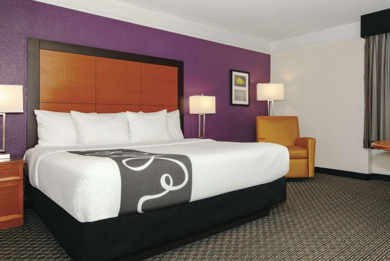 Deluxe King Room at La Quinta Inn & Suites by Wyndham Ontario Airport