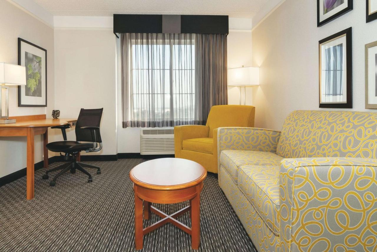 King Suite with Sofa Bed at La Quinta Inn & Suites by Wyndham Ontario Airport