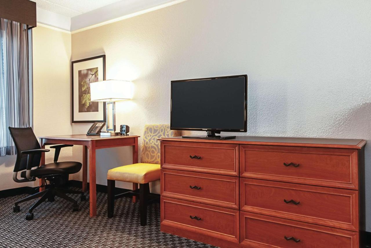 Deluxe Double Room with Two Double Beds at La Quinta Inn & Suites by Wyndham Ontario Airport