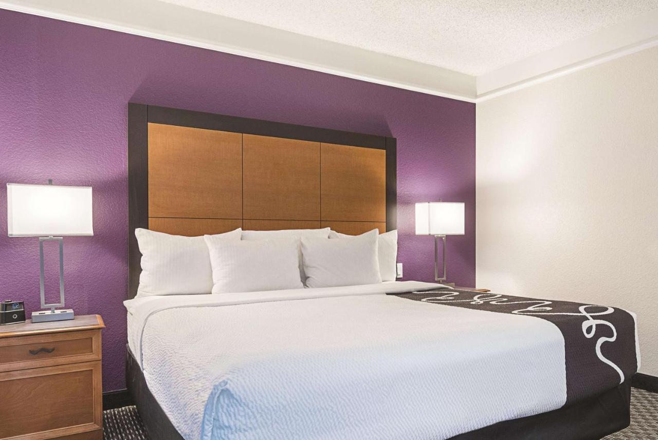 Deluxe King Room at La Quinta Inn & Suites by Wyndham Ontario Airport