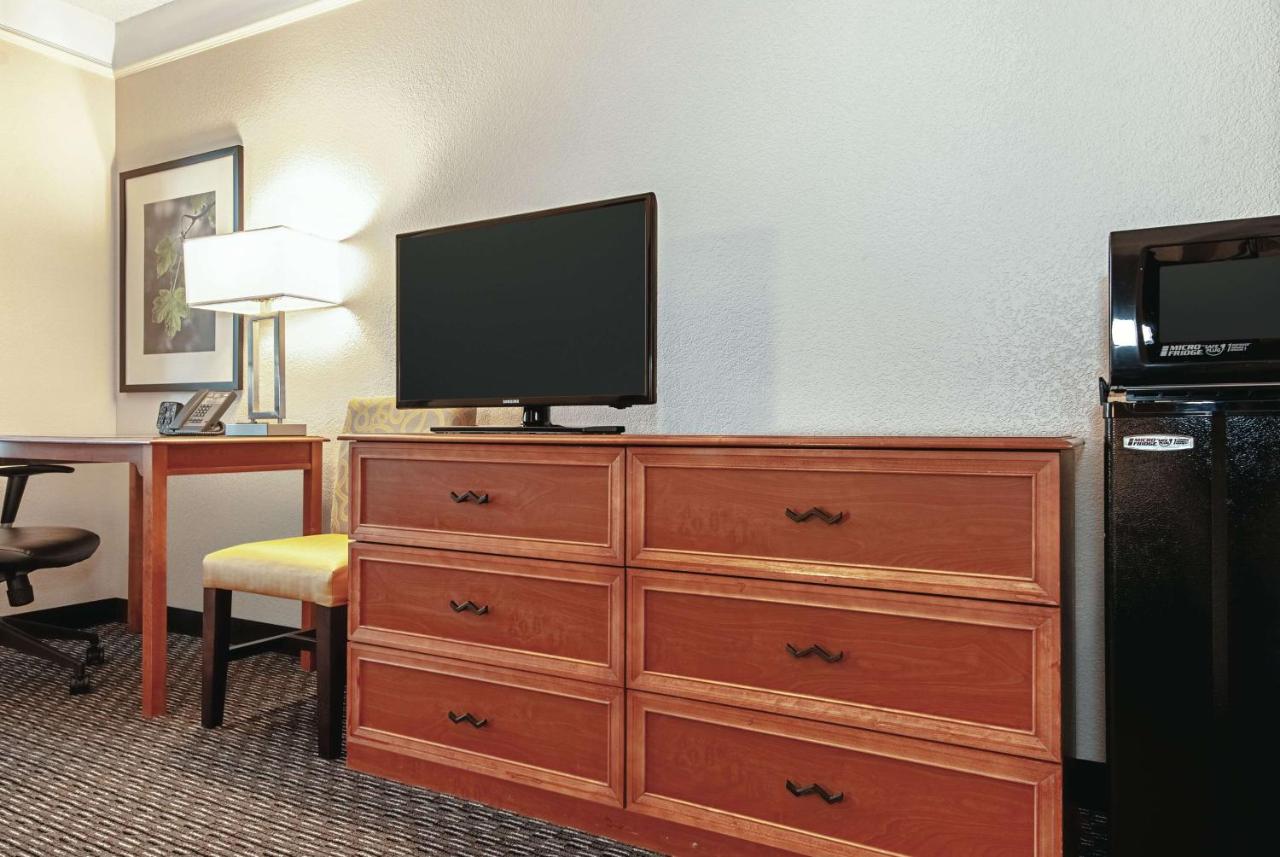 Deluxe Double Room with Two Double Beds at La Quinta Inn & Suites by Wyndham Ontario Airport