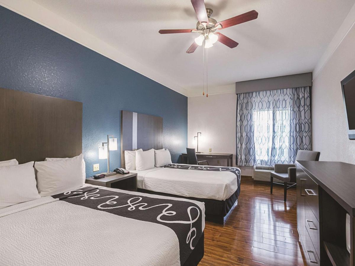 2 Queen Beds, Mobility Accessible Room, Bathtub w/Grab Bars, Non-Smoking at La Quinta Inn & Suites by Wyndham Kingwood Houston IAH Airpt