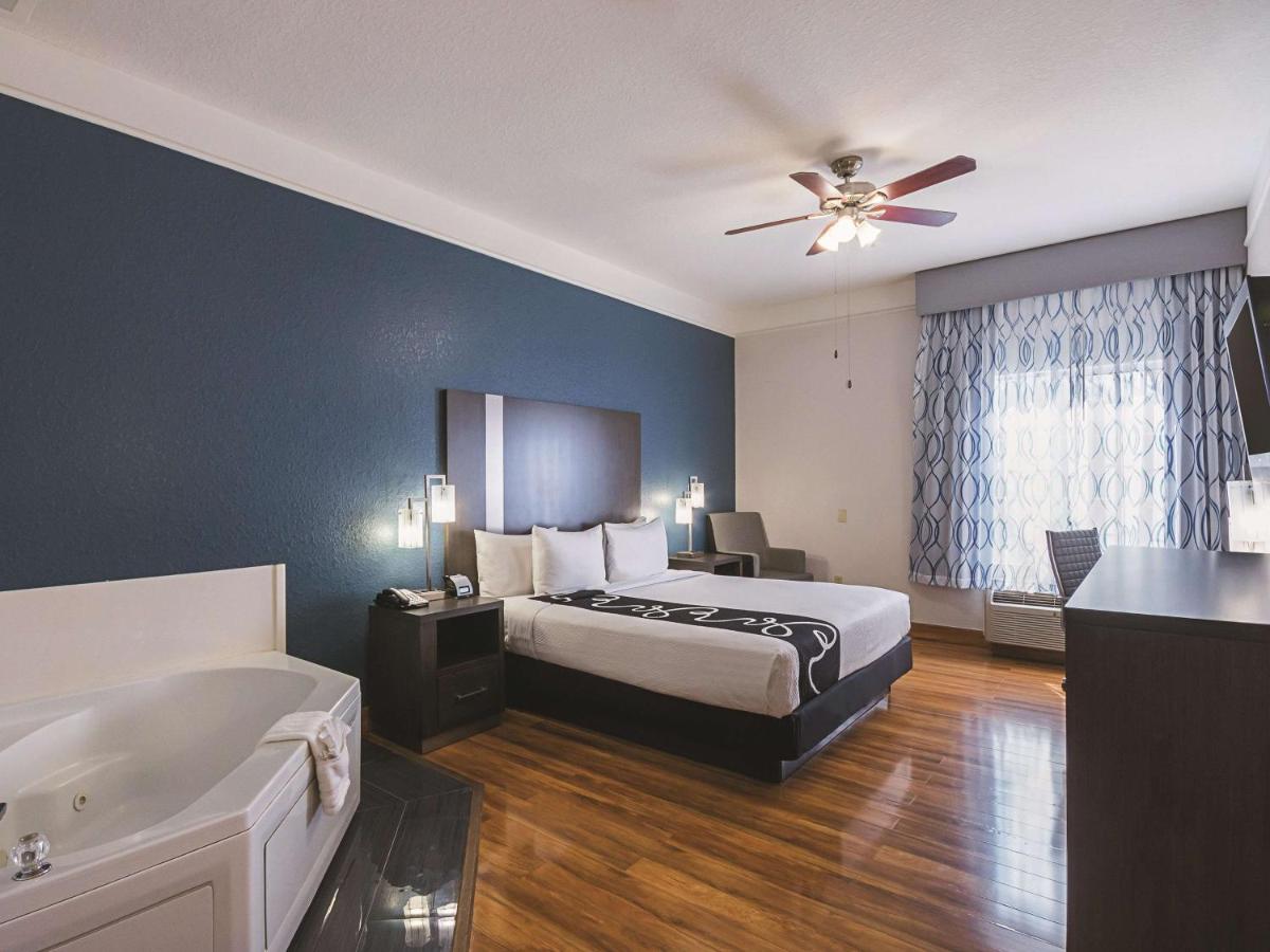 King Suite with View - Non-Smoking at La Quinta Inn & Suites by Wyndham Kingwood Houston IAH Airpt