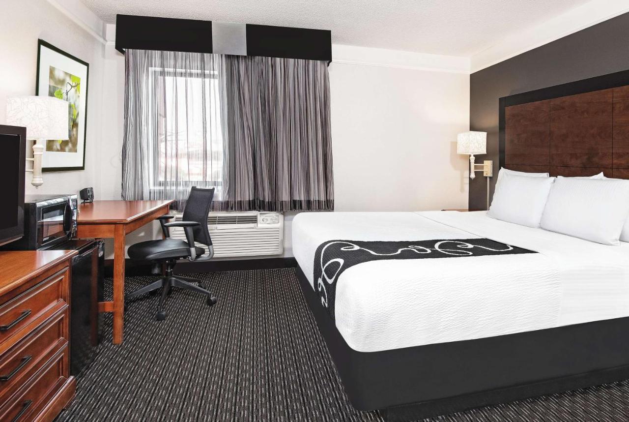King Room at La Quinta Inn & Suites by Wyndham San Antonio Riverwalk