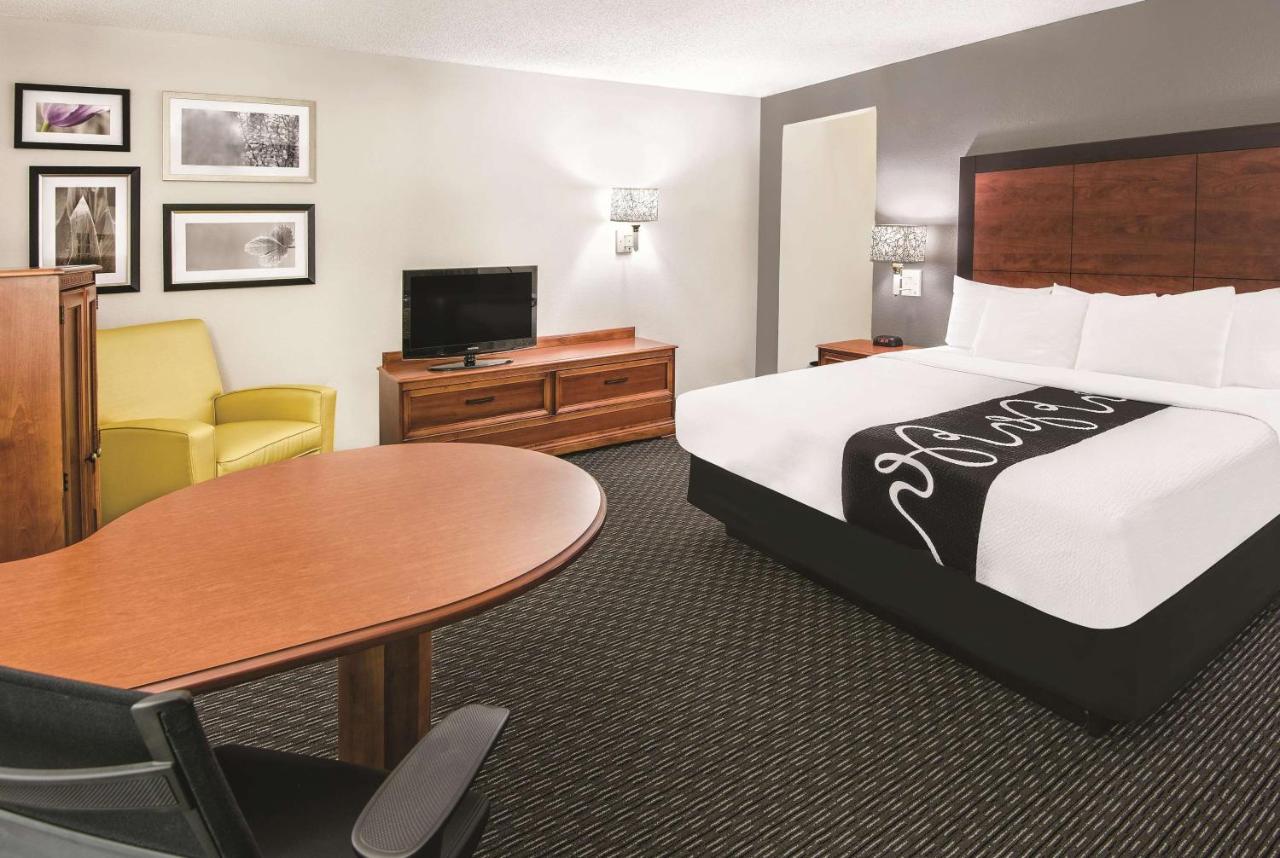 King Room at La Quinta Inn & Suites by Wyndham San Antonio Riverwalk